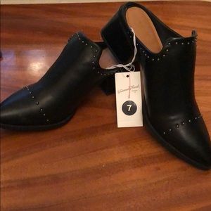 NWT universal thread mules